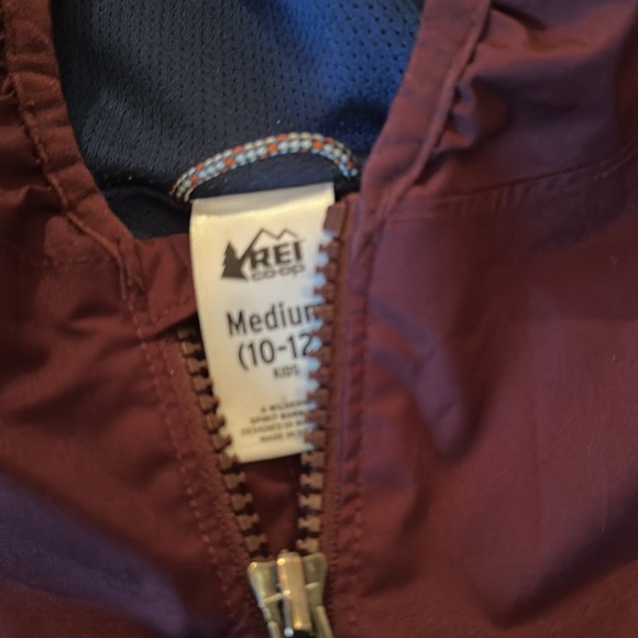 REI kids maroon rain coat jacket size medium 10-12 raincoat - Picture 2 of 4